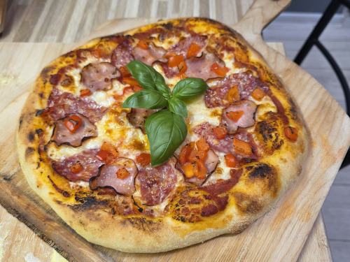 Another pizza pie