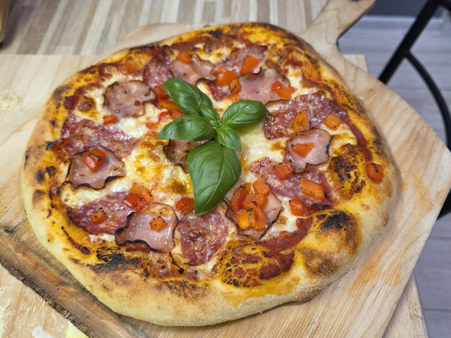 Another pizza pie
